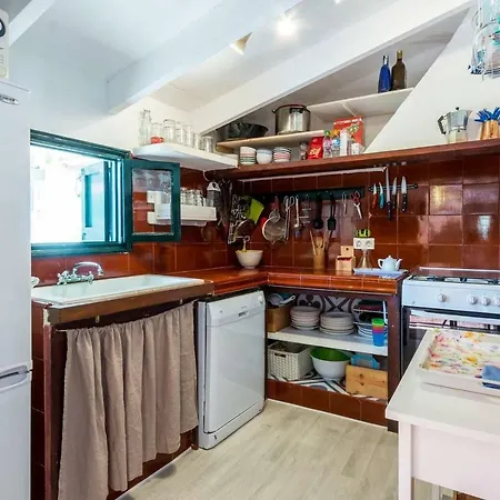Wonderful Antic Villa, Perfect For Family Vacation Vila